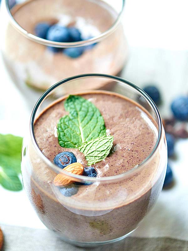 chocolate-berry-green-protein-smoothie